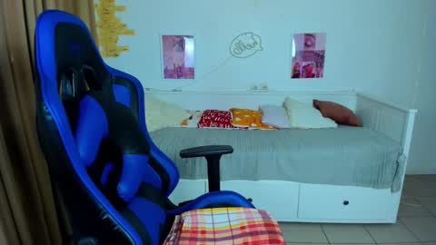 Snapshot of frank_mooree chatting on 10/16/25, 04:46 Frank online show from 10/16/25, 04:46