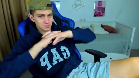 Snapshot of frank_mooree chatting on 11/05/25, 05:18 Frank online show from 11/05/25, 05:18