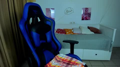 Snapshot of frank_mooree chatting on 11/07/25, 05:29 Frank online show from 11/07/25, 05:29