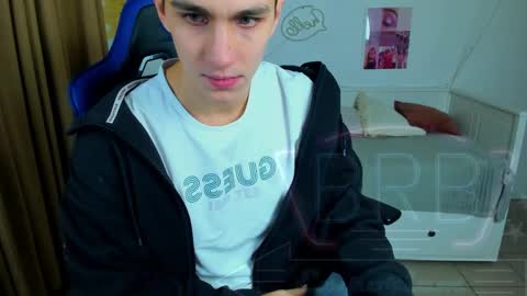 Snapshot of frank_mooree chatting on 11/17/25, 04:51 Frank online show from 11/17/25, 04:51