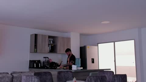 Snapshot of frankfarrellx chatting on 01/18/25, 04:21 Frank Farrell. Hey remember to give me a thumbs up Ty online show from 01/18/25, 04:21