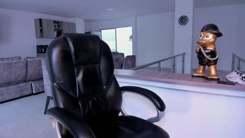 Snapshot of frankfarrellx chatting on 01/29/25, 09:39 Frank Farrell. Hey remember to give me a thumbs up Ty online show from 01/29/25, 09:39