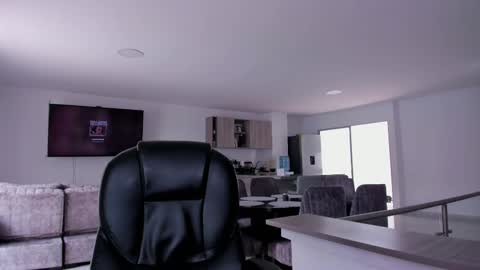 Snapshot of frankfarrellx chatting on 02/13/25, 05:33 Frank Farrell. Hey remember to give me a thumbs up Ty online show from 02/13/25, 05:33