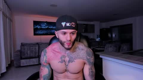 Snapshot of frankfarrellx chatting on 02/16/25, 01:25 Frank Farrell. Hey remember to give me a thumbs up Ty online show from 02/16/25, 01:25