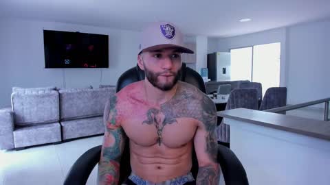 Snapshot of frankfarrellx chatting on 02/19/25, 06:00 Frank Farrell. Hey remember to give me a thumbs up Ty online show from 02/19/25, 06:00