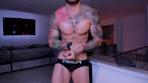 Snapshot of frankfarrellx chatting on 02/28/25, 01:37 Frank Farrell. Hey remember to give me a thumbs up Ty online show from 02/28/25, 01:37