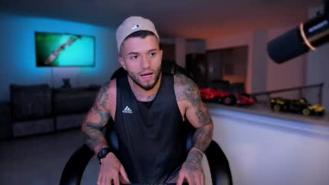 Snapshot of frankfarrellx chatting on 09/08/25, 11:15 Frank Farrell. Hey remember to give me a thumbs up Ty online show from 09/08/25, 11:15