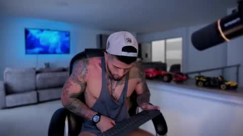 Snapshot of frankfarrellx chatting on 09/10/25, 09:48 Frank Farrell. Hey remember to give me a thumbs up Ty online show from 09/10/25, 09:48