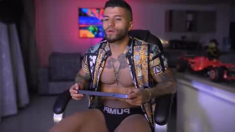 Snapshot of frankfarrellx chatting on 09/14/25, 01:16 Frank Farrell. Hey remember to give me a thumbs up Ty online show from 09/14/25, 01:16