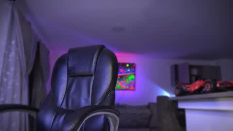 Snapshot of frankfarrellx chatting on 09/15/25, 12:21 Frank Farrell. Hey remember to give me a thumbs up Ty online show from 09/15/25, 12:21