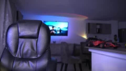 Snapshot of frankfarrellx chatting on 09/16/25, 02:23 Frank Farrell. Hey remember to give me a thumbs up Ty online show from 09/16/25, 02:23