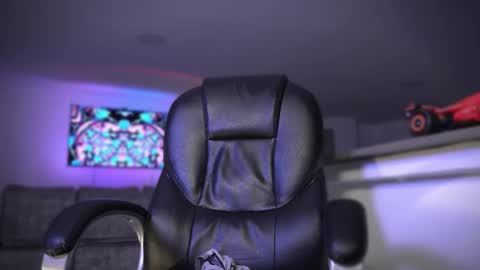 Snapshot of frankfarrellx chatting on 10/10/25, 08:24 Frank Farrell. Hey remember to give me a thumbs up Ty online show from 10/10/25, 08:24