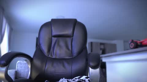 Snapshot of frankfarrellx chatting on 10/12/25, 06:51 Frank Farrell. Hey remember to give me a thumbs up Ty online show from 10/12/25, 06:51