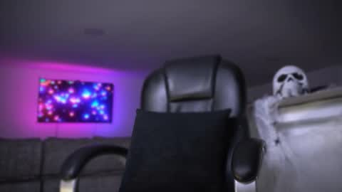 Snapshot of frankfarrellx chatting on 10/24/25, 11:12 Frank Farrell. Hey remember to give me a thumbs up Ty online show from 10/24/25, 11:12