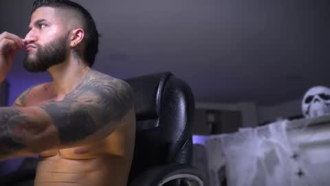 Snapshot of frankfarrellx chatting on 10/26/25, 03:12 Frank Farrell. Hey remember to give me a thumbs up Ty online show from 10/26/25, 03:12