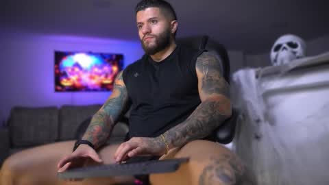 Snapshot of frankfarrellx chatting on 10/28/25, 03:43 Frank Farrell. Hey remember to give me a thumbs up Ty online show from 10/28/25, 03:43