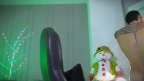 Snapshot of frankfarrellx chatting on 11/14/25, 01:04 Frank Farrell. Hey remember to give me a thumbs up Ty online show from 11/14/25, 01:04