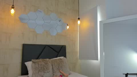 Snapshot of fransheska_mon chatting on 02/19/25, 05:27 Fransheska online show from 02/19/25, 05:27