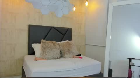 Snapshot of fransheska_mon chatting on 02/20/25, 10:15 Fransheska online show from 02/20/25, 10:15