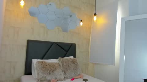 Snapshot of fransheska_mon chatting on 02/27/25, 10:20 Fransheska online show from 02/27/25, 10:20