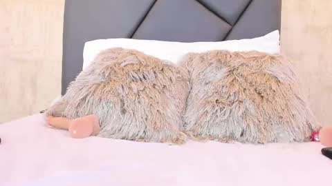 Snapshot of fransheska_mon chatting on 03/01/25, 06:00 Fransheska online show from 03/01/25, 06:00