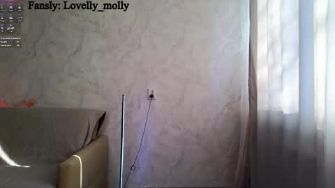 Snapshot of frauchocolate chatting on 02/21/25, 12:06 Alice online show from 02/21/25, 12:06