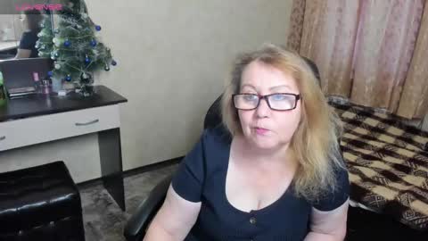 Snapshot of fraumartha chatting on 12/24/24, 11:06 FrauMartha online show from 12/24/24, 11:06
