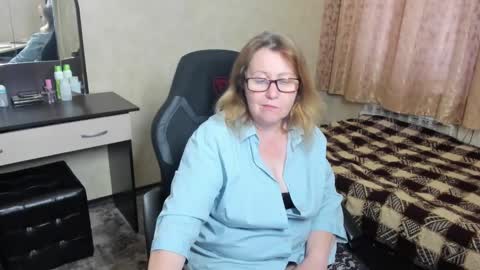 Snapshot of fraumartha chatting on 02/08/25, 01:11 FrauMartha online show from 02/08/25, 01:11
