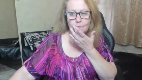 Snapshot of fraumartha chatting on 09/27/25, 01:27 FrauMartha online show from 09/27/25, 01:27