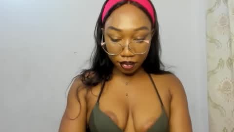 Snapshot of freaky_ebonygirl chatting on 09/29/25, 05:56 Freaky ebonygirl online show from 09/29/25, 05:56