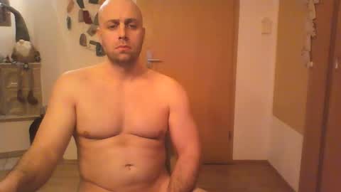 Snapshot of freddow chatting on 12/14/24, 12:55 freddow online show from 12/14/24, 12:55