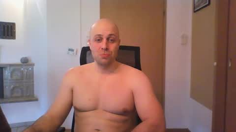 Snapshot of freddow chatting on 03/03/25, 10:06 freddow online show from 03/03/25, 10:06