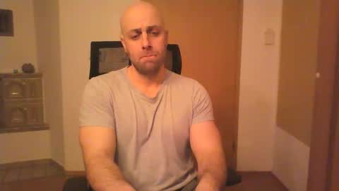 Snapshot of freddow chatting on 03/05/25, 09:15 freddow online show from 03/05/25, 09:15