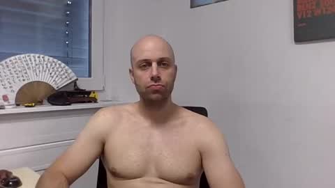 Snapshot of freddow chatting on 10/16/25, 02:51 freddow online show from 10/16/25, 02:51