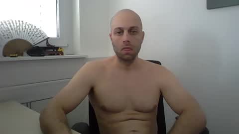 Snapshot of freddow chatting on 10/17/25, 01:35 freddow online show from 10/17/25, 01:35