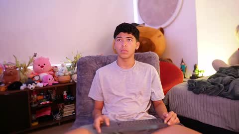 Snapshot of freddy_lax_ chatting on 09/19/25, 12:06 Juan give it a thumbs up please its important online show from 09/19/25, 12:06