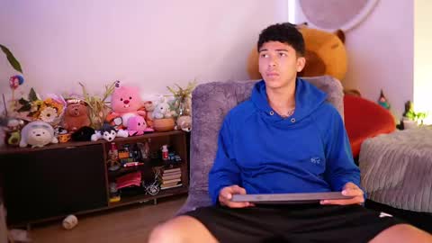 Snapshot of freddy_lax_ chatting on 09/20/25, 12:28 Juan give it a thumbs up please its important online show from 09/20/25, 12:28