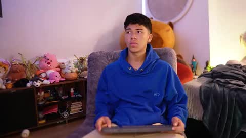 Snapshot of freddy_lax_ chatting on 09/22/25, 11:23 Juan give it a thumbs up please its important online show from 09/22/25, 11:23