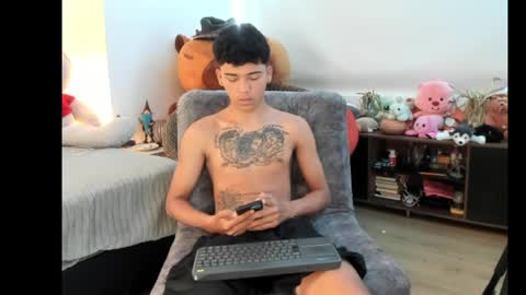Snapshot of freddy_lax_ chatting on 09/25/25, 02:43 Juan give it a thumbs up please its important online show from 09/25/25, 02:43