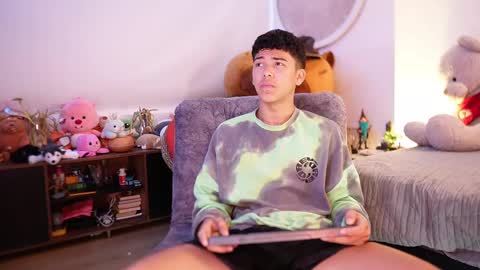 Snapshot of freddy_lax_ chatting on 09/26/25, 11:14 Juan give it a thumbs up please its important online show from 09/26/25, 11:14
