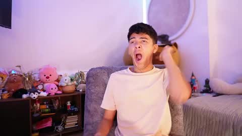 Snapshot of freddy_lax_ chatting on 09/28/25, 12:32 Juan give it a thumbs up please its important online show from 09/28/25, 12:32