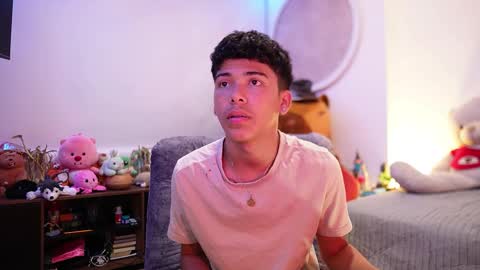 Snapshot of freddy_lax_ chatting on 09/29/25, 04:06 Juan give it a thumbs up please its important online show from 09/29/25, 04:06