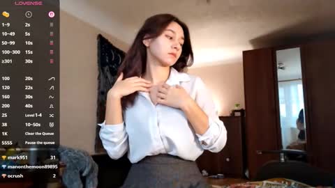 Mia online show from 11/17/25, 10:21