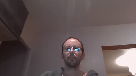 Snapshot of freeeed15v chatting on 11/06/25, 11:04 Fred online show from 11/06/25, 11:04