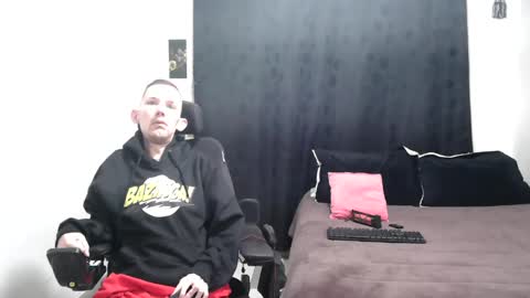 Snapshot of frenchroulette chatting on 01/01/25, 12:33 Thomas y Sophia online show from 01/01/25, 12:33