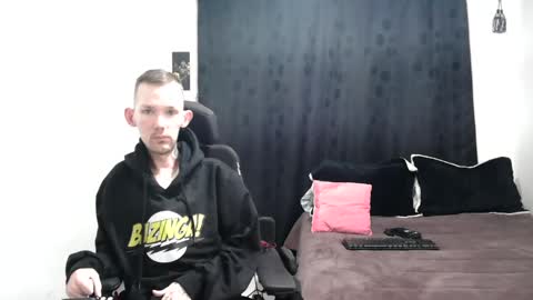 Snapshot of frenchroulette chatting on 01/04/25, 12:16 Thomas y Sophia online show from 01/04/25, 12:16