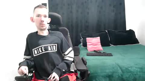 Snapshot of frenchroulette chatting on 03/03/25, 09:44 Thomas y Sophia online show from 03/03/25, 09:44