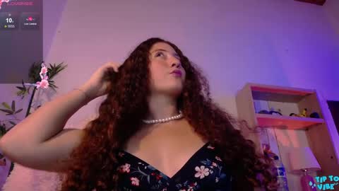 Snapshot of fresita44 chatting on 12/23/24, 11:06 see u 500 pm hora col online show from 12/23/24, 11:06