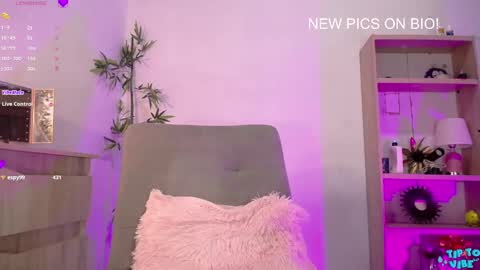 Snapshot of fresita44 chatting on 01/17/25, 11:18 see u 500 pm hora col online show from 01/17/25, 11:18
