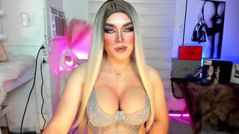 Snapshot of freya_lovestocum chatting on 09/23/25, 02:03 Miss Frea online show from 09/23/25, 02:03